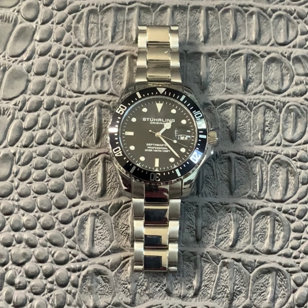Stuhrling - Aquadiver3950 black and silver